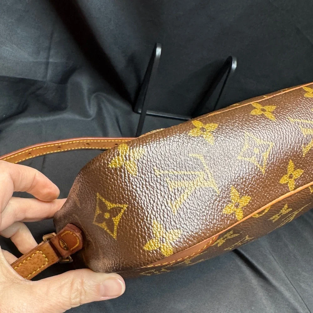 ‼️ SALE ‼️ Louis Vuitton LV Trocadero 23 Monogram Bag with COA